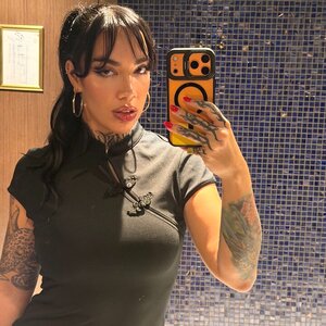 Luciana (Nina Costa)