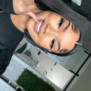 VELVET👩🏽‍❤️‍💋‍👩🏽
