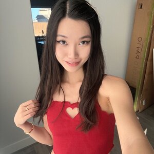 lucymochi 🌸 FREE ACCT