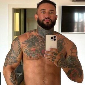 Lawrence London! 💦 242k PAGE LIKES 🏆 #1