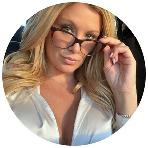 Ellie 🖤 -Your Dirty Little Secret