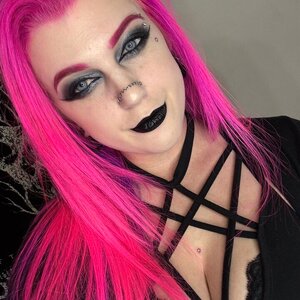 Roxxi 💎 FREE PAGE