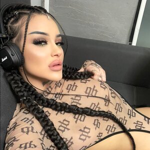 B E L L A 🖤 C R O S S