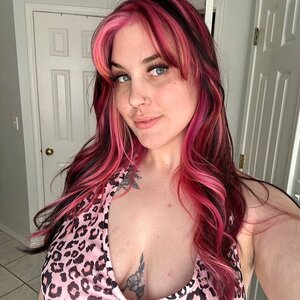 Chloe 💗 FREE VIDS ON WALL!!
