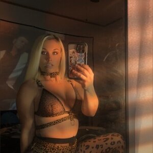 Your Cosplayer Girlfriend 👅
