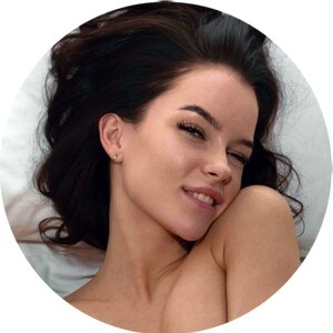 Eva Ivory