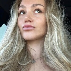 Heidi Grey RATED#1 SEXY BLONDE OF page 🍑