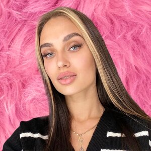 L U N A🍒L O V E