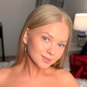 𝐌𝐎𝐋𝐋𝐘 𝐏𝐀𝐑𝐊𝐄𝐑 🌷