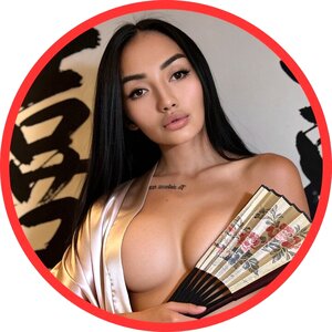 Asian Lili 🪭 Island Muse
