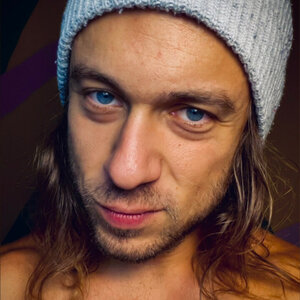 Andrew V