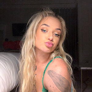 Sophia’s FREE page🖤