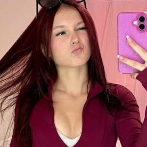 alice (19 y/o) 🍓