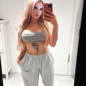 Feliz Nicole