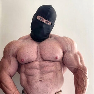 THE MASKED BODYBUILDER 💪🏽