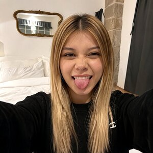 Ellie 🫶