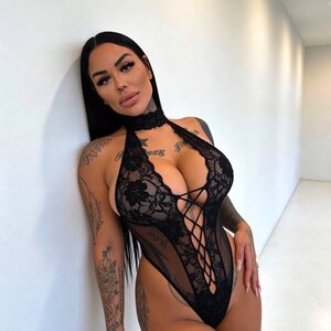 Angie 🖤