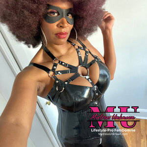6ft Nubian Strapon Queen: FemDom•Pegging