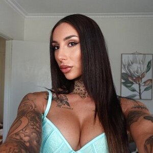 Renee 👾 Tattooed Gamer Girl