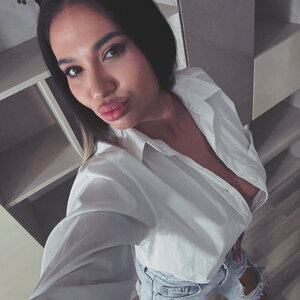 Adelina 🔥