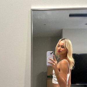 <3