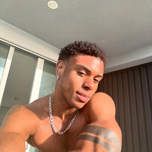 Prettyskinboi (V.I.P.)