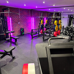 FAKE GYM